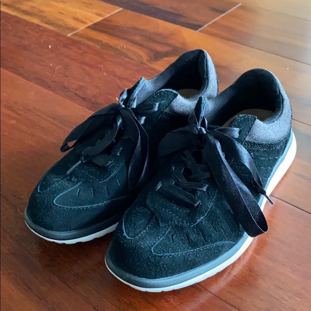 EUC UGG Sneakers